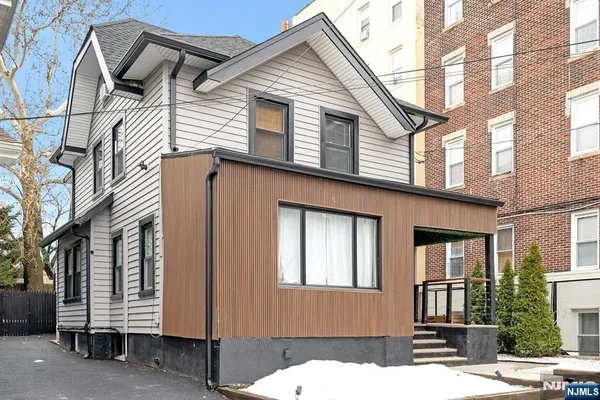 $1,090,000 | 31 72nd Street, North Bergen, NJ 07047