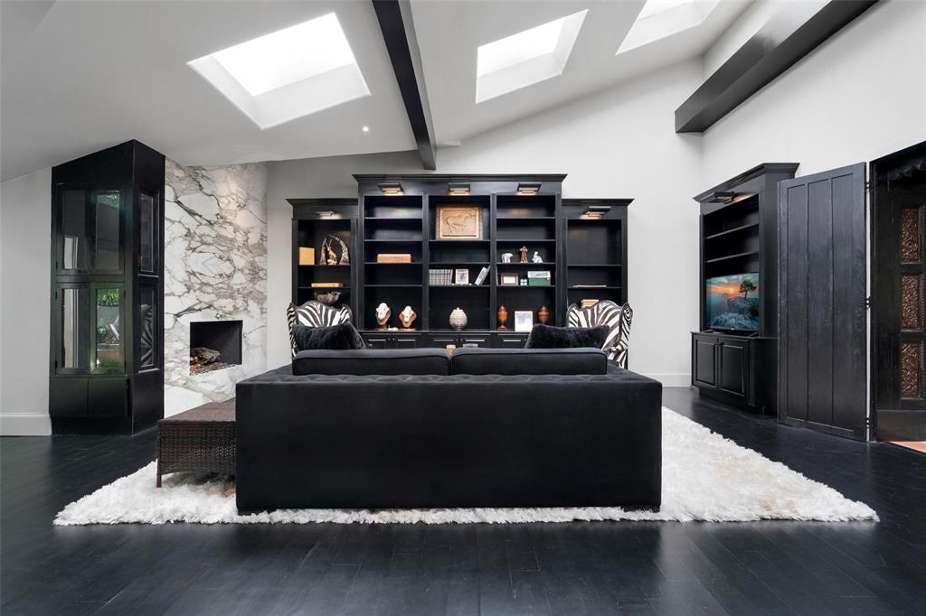 6181 Preston Creek Court Dallas, TX 75240 - Photo 16 of 30