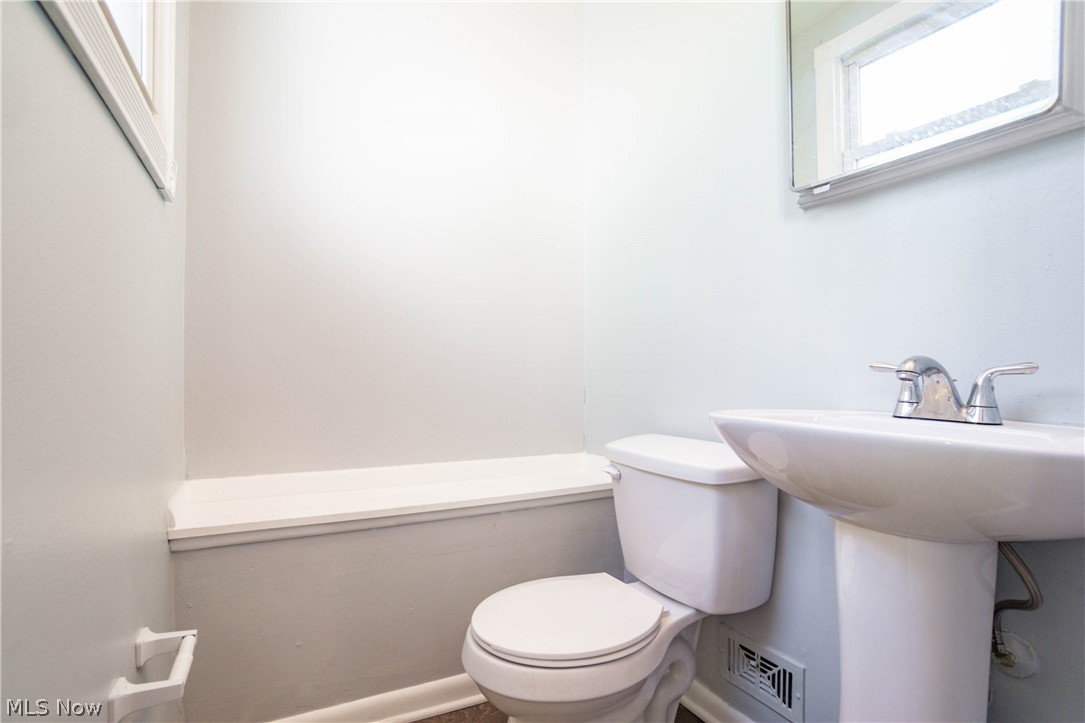 23938 Knickerbocker Road Bay Village, OH 44140 - Photo 13 of 31 Gallery Image 13