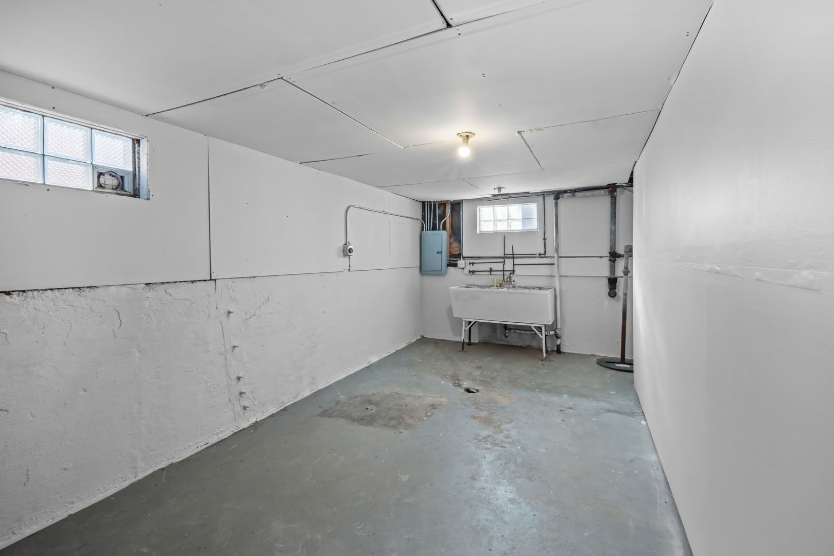 10214 S Lane Chicago, IL 60628 - Photo 12 of 15