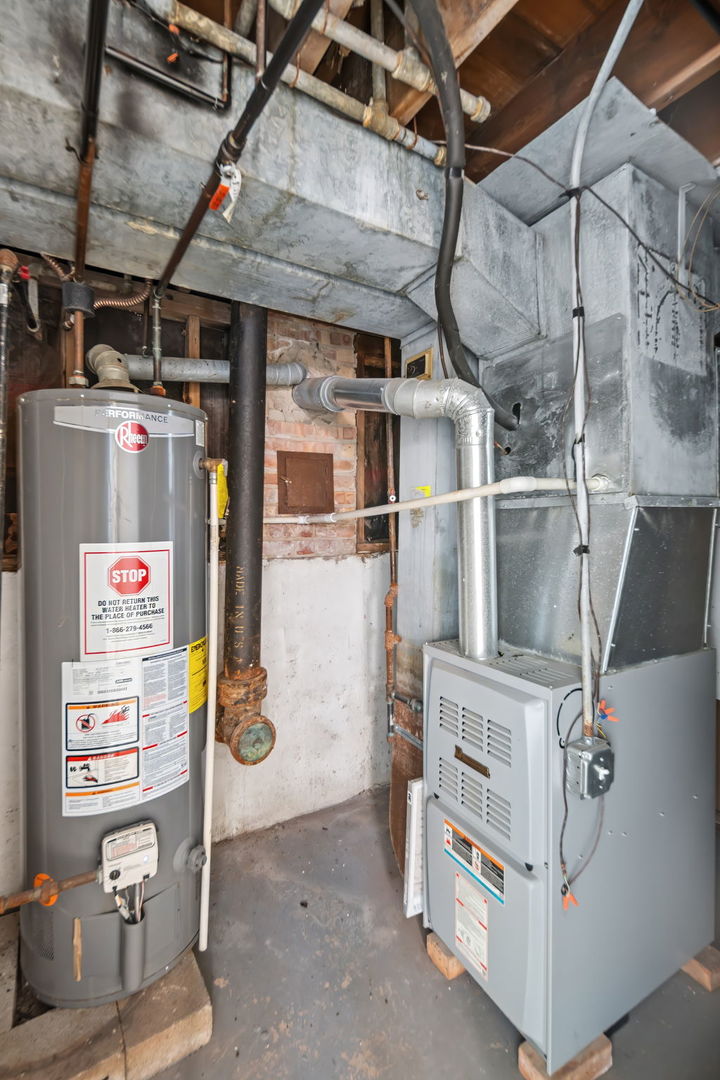 10214 S Lane Chicago, IL 60628 - Photo 13 of 15