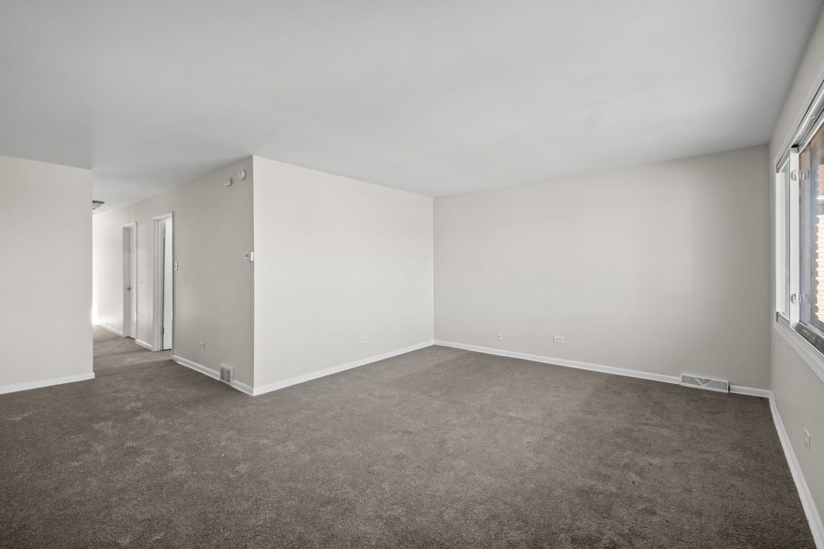 10214 S Lane Chicago, IL 60628 - Photo 3 of 15