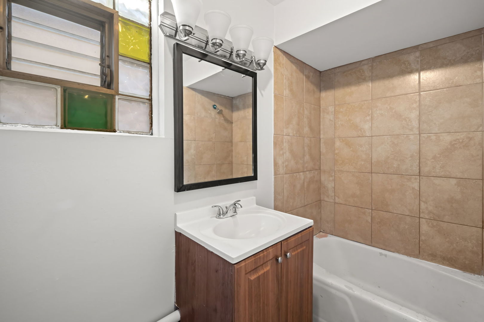 10214 S Lane Chicago, IL 60628 - Photo 5 of 15