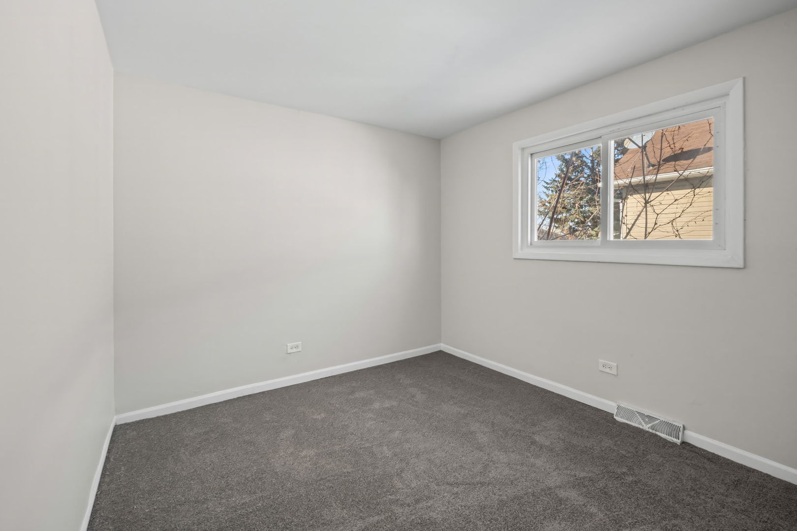 10214 S Lane Chicago, IL 60628 - Photo 6 of 15