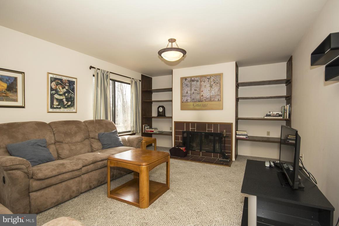 9529 White Spring Way Columbia, MD 21046 - Photo 12 of 30 Family Room