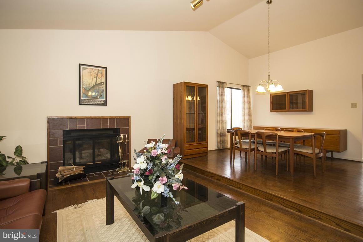 9529 White Spring Way Columbia, MD 21046 - Photo 5 of 30 Living Room/Dining Room