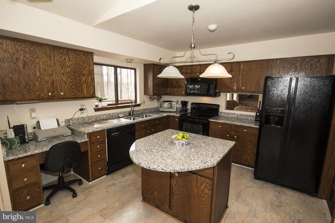 9529 White Spring Way Columbia, MD 21046 - Photo 8 of 30 Kitchen with island