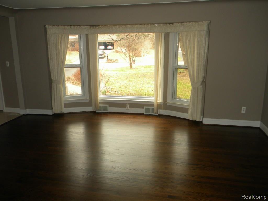 739 Lynndale Drive Rochester, MI 48309 - Photo 6 of 44 DSCN6055.jpg