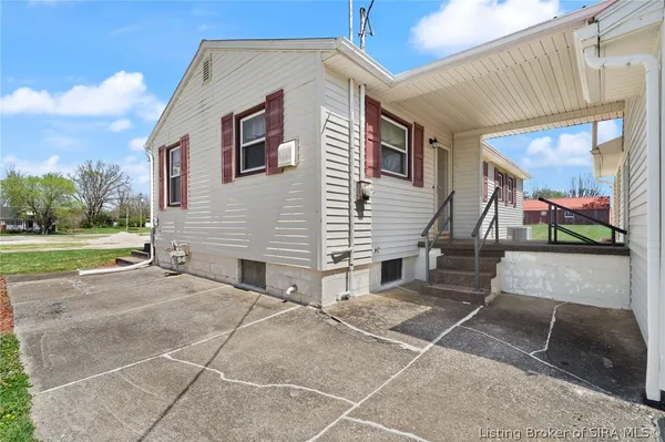 $199,900 | 1208 West Market Street, Salem, IN 47167