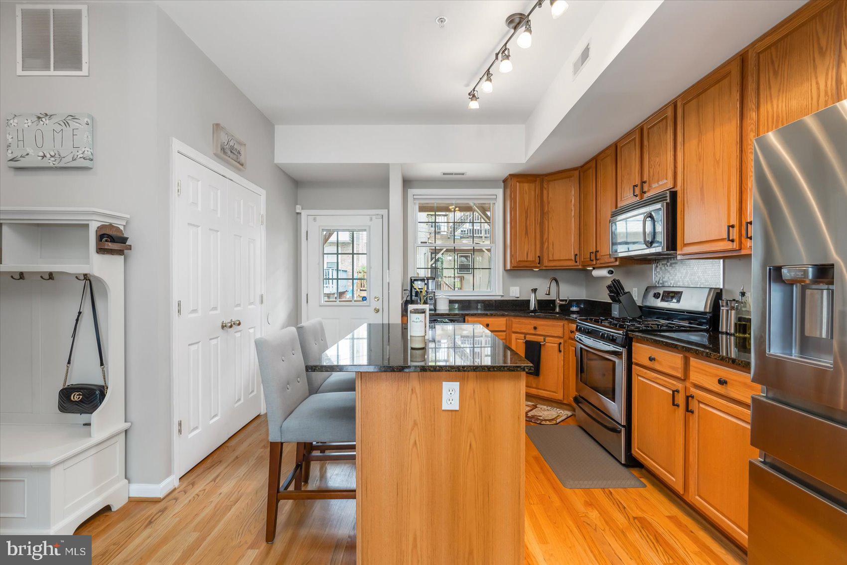 721 South Streeper Street Baltimore, MD 21224 - Photo 12 of 39