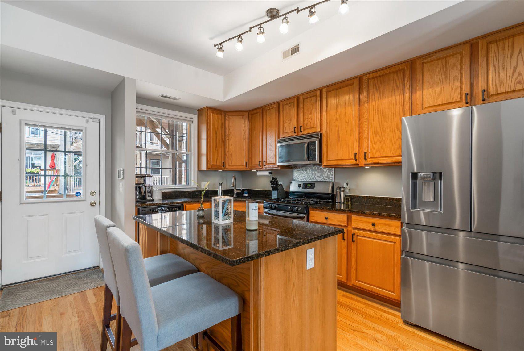 721 South Streeper Street Baltimore, MD 21224 - Photo 8 of 39