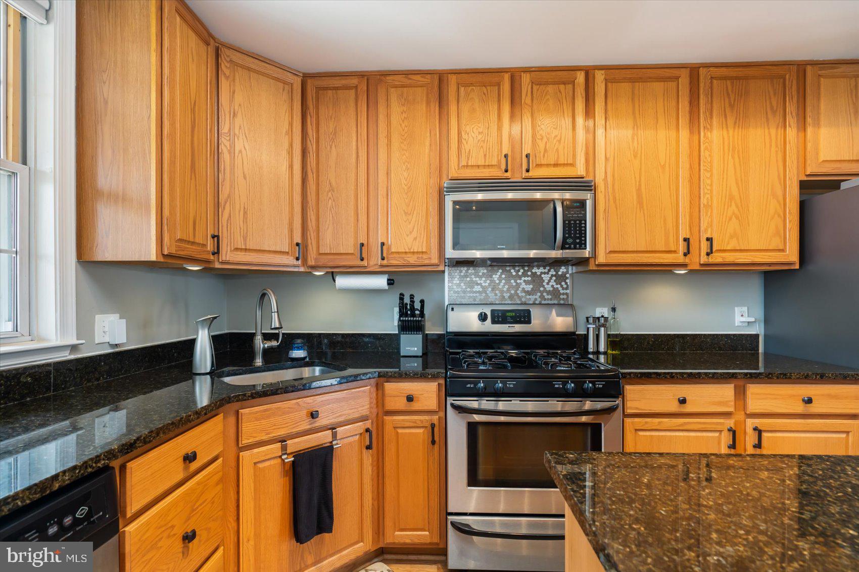 721 South Streeper Street Baltimore, MD 21224 - Photo 9 of 39