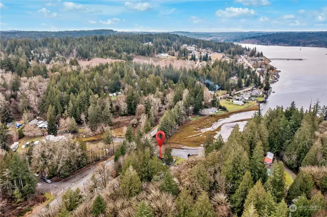 $900,000 | 8320 East Grapeview Loop Road, Allyn, WA 98524