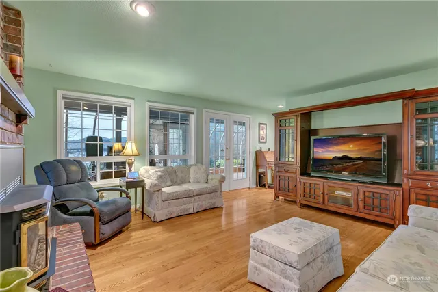 $900,000 | 8320 East Grapeview Loop Road, Allyn, WA 98524