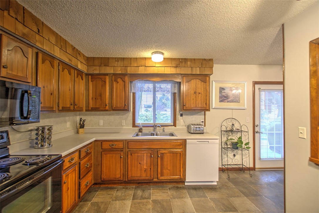 2859 East Wood Street Decatur, IL 62521 - Photo 7 of 23
