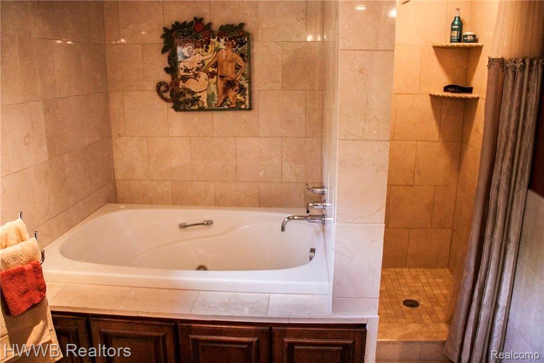 31025 Briarcliff Road Franklin, MI 48025 - Photo 12 of 20 .12