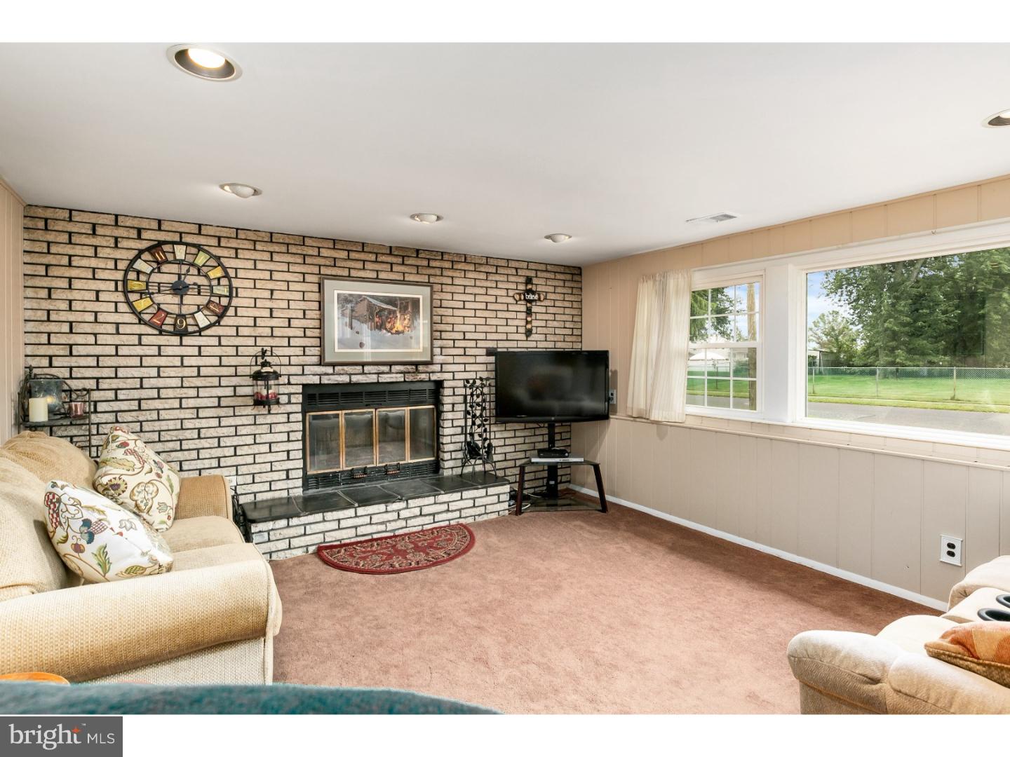 45 Rutgers Drive Riverside, NJ 08075 - Photo 12 of 25 Family Room