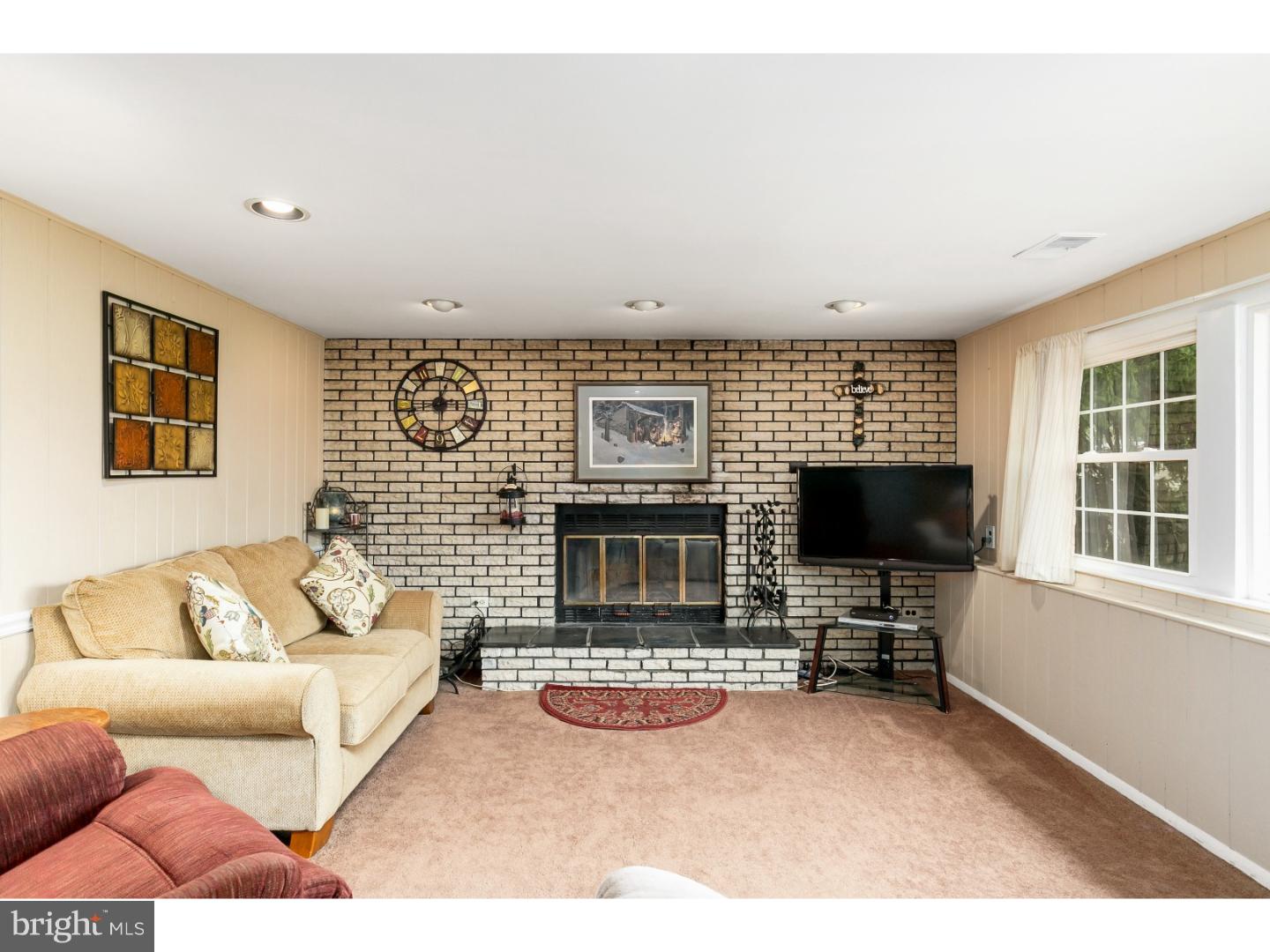 45 Rutgers Drive Riverside, NJ 08075 - Photo 13 of 25 Family Room