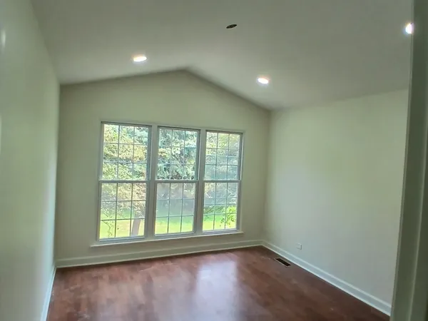 $2,700 | 1150 Regency Drive, Schaumburg, IL 60193