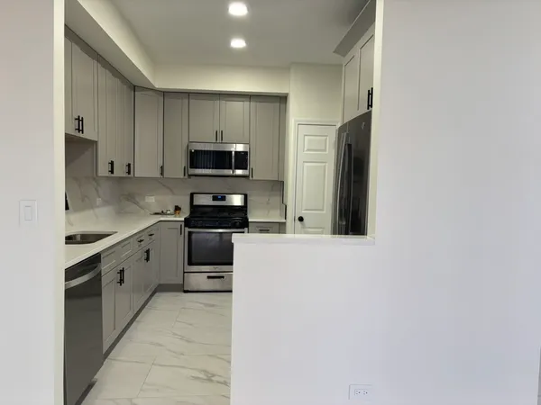 $2,700 | 1150 Regency Drive, Schaumburg, IL 60193