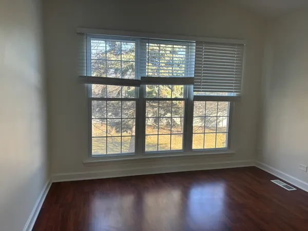 $2,700 | 1150 Regency Drive, Schaumburg, IL 60193
