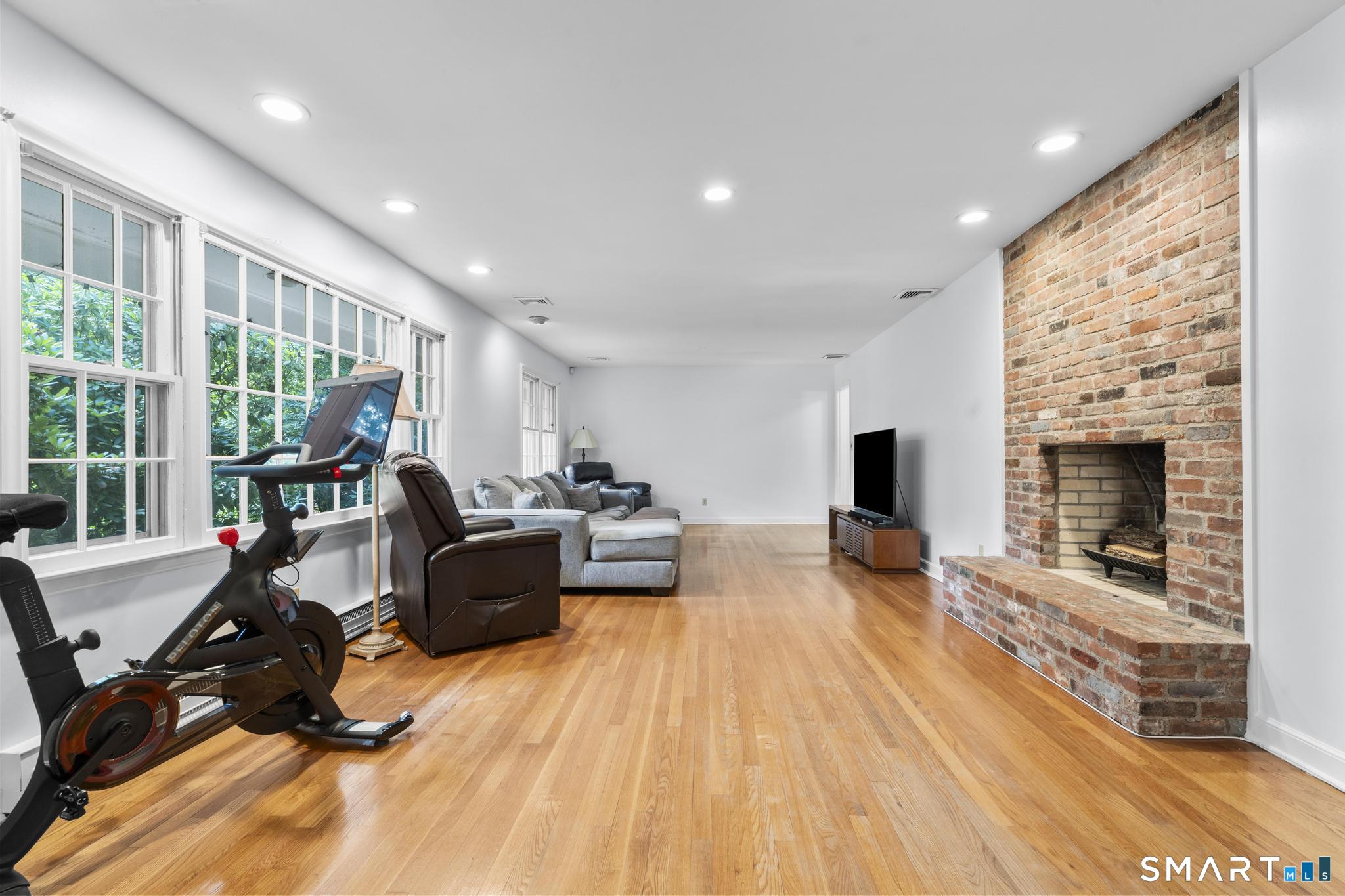 1140 Johnson Road Woodbridge, CT 06525 - Photo 3 of 33