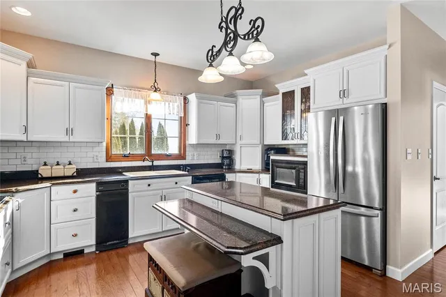 $570,000 | 882 Edward Street, St. Libory, IL 62282