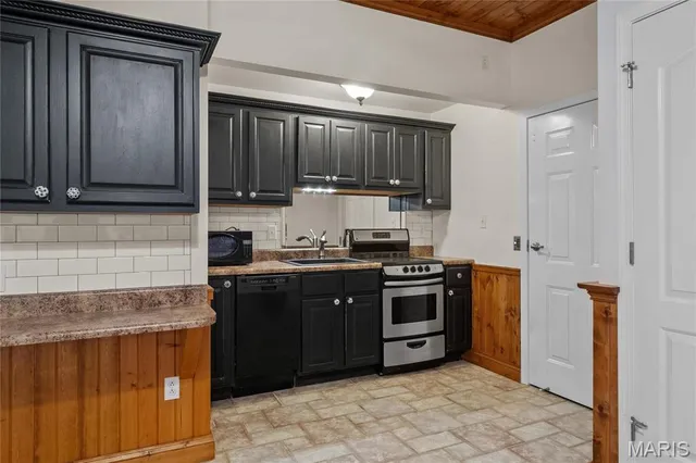 $570,000 | 882 Edward Street, St. Libory, IL 62282