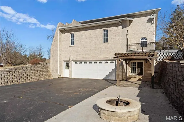 $570,000 | 882 Edward Street, St. Libory, IL 62282