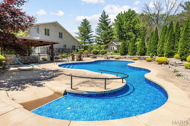 $570,000 | 882 Edward Street, St. Libory, IL 62282