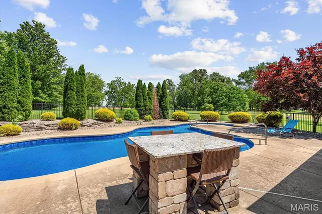 $570,000 | 882 Edward Street, St. Libory, IL 62282