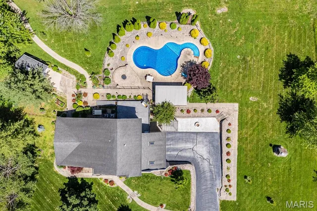 $570,000 | 882 Edward Street, St. Libory, IL 62282