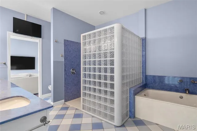 $570,000 | 882 Edward Street, St. Libory, IL 62282