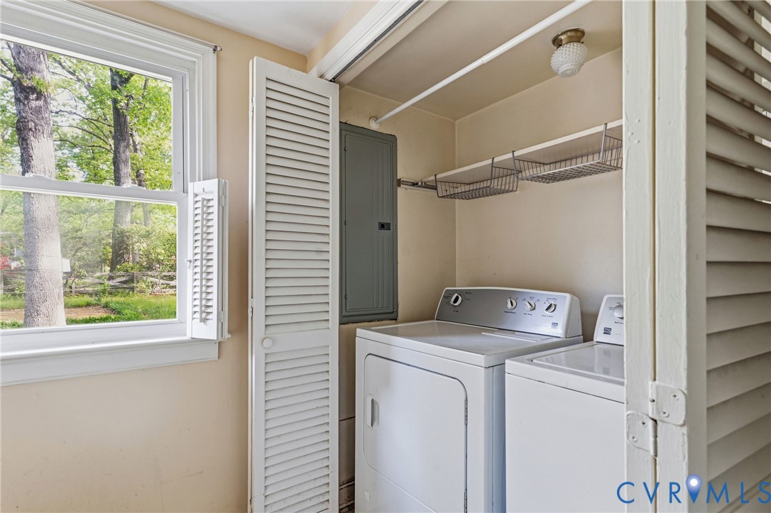 11840 Winfore Drive Midlothian, VA 23113 - Photo 21 of 59 a utility room with dryer and washer