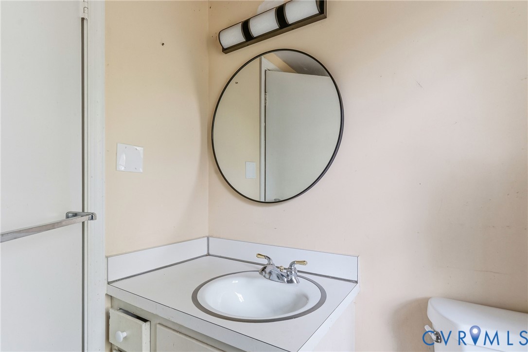 11840 Winfore Drive Midlothian, VA 23113 - Photo 22 of 59 a bathroom with a sink and a mirror
