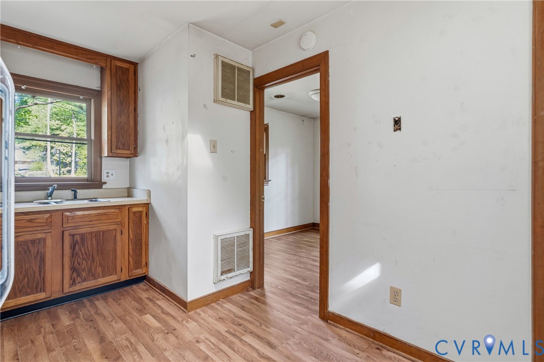 11840 Winfore Drive Midlothian, VA 23113 - Photo 28 of 59 a view of kitchen with wooden floor