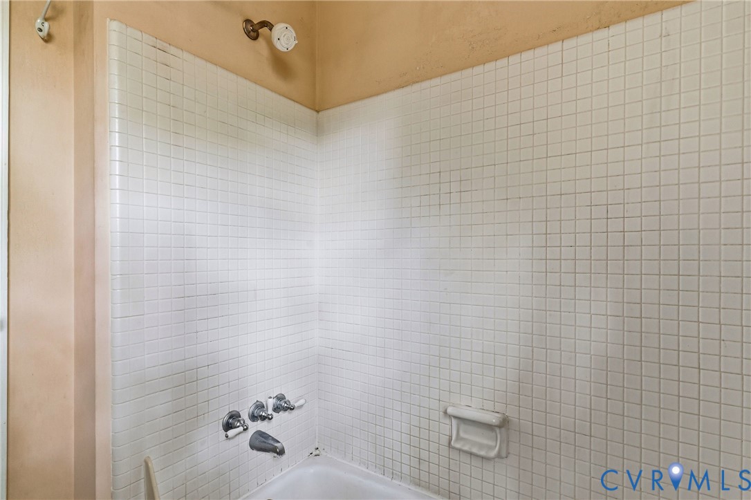 11840 Winfore Drive Midlothian, VA 23113 - Photo 41 of 59 a bathroom with a shower