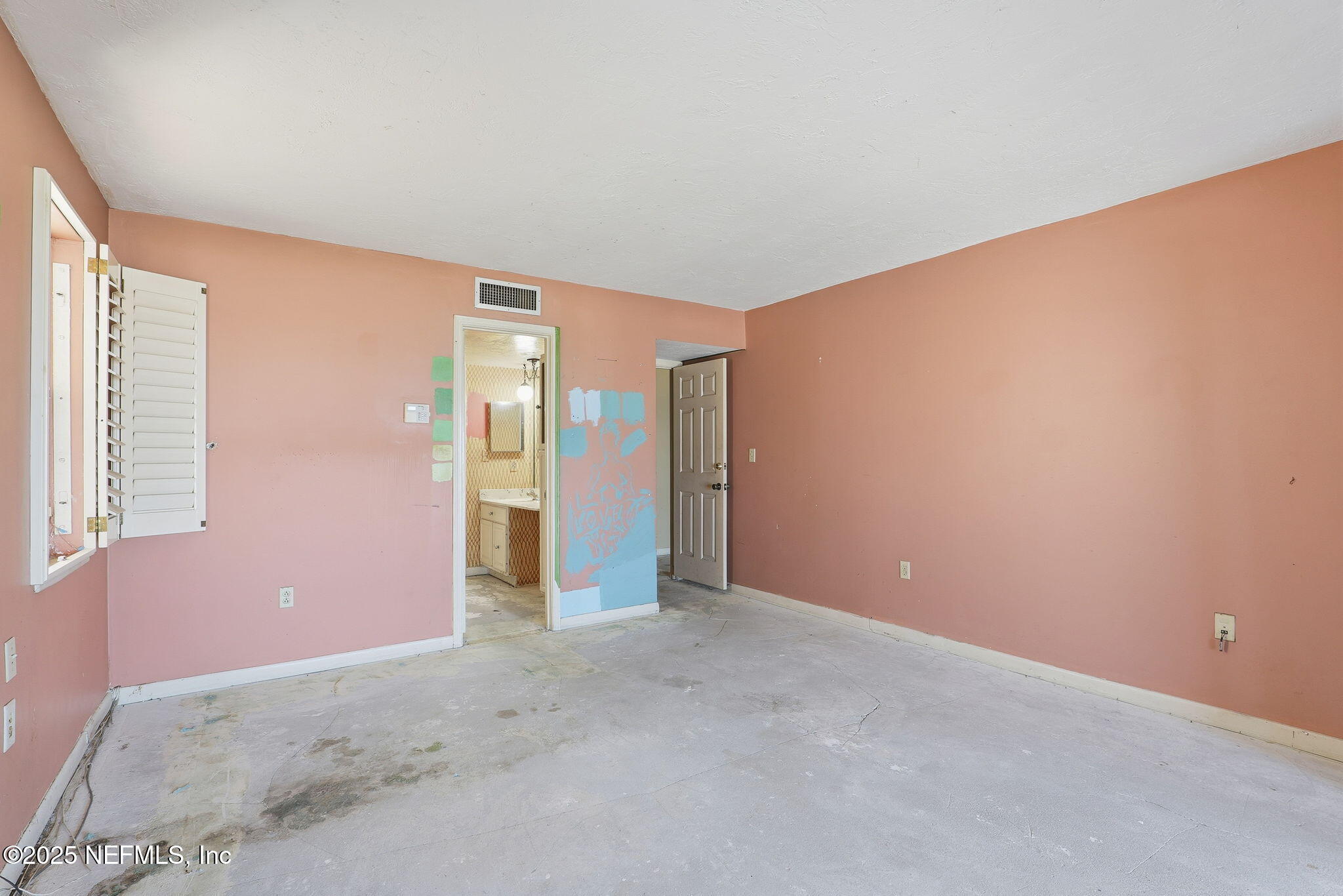 10 10th Street, Unit 2 Atlantic Beach, FL 32233 - Photo 22 of 43 an empty room with an entryway