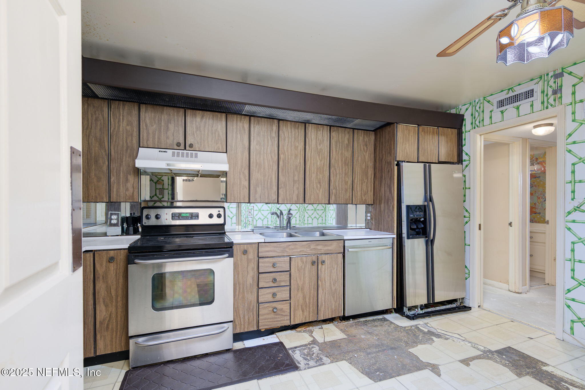 10 10th Street, Unit 2 Atlantic Beach, FL 32233 - Photo 25 of 41 a kitchen with a stove and a refrigerator