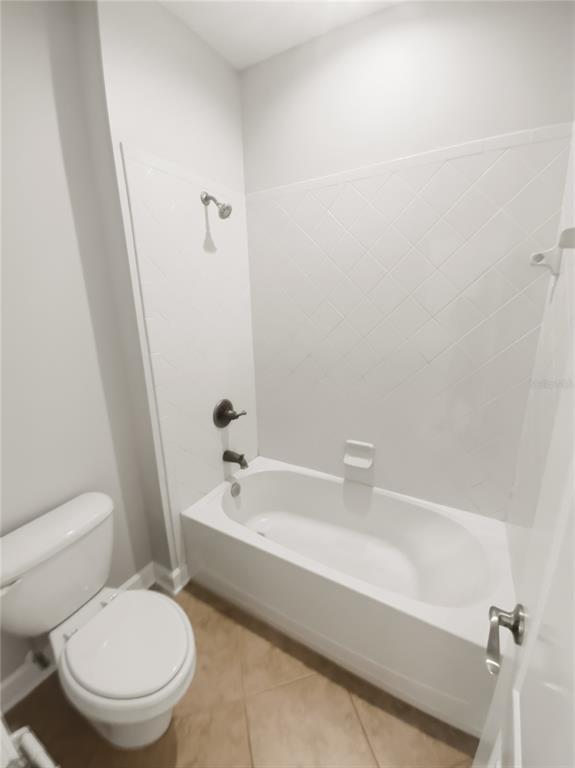 4307 Rustic Pine Place Wesley Chapel, FL 33544 - Photo 32 of 38 a bathroom with a toilet and a bathtub