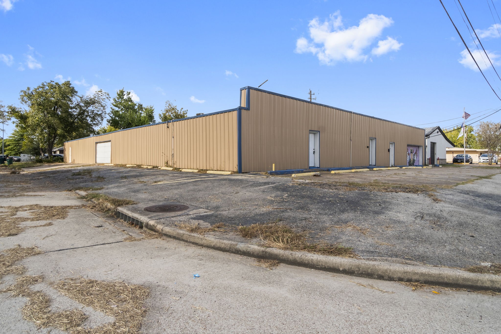 1018 Shaver Street Pasadena, TX 77506 - Photo 25 of 43 Side exterior view with multiple access doors and generous parking space.