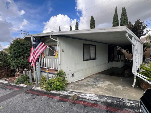 a view of entryway of house