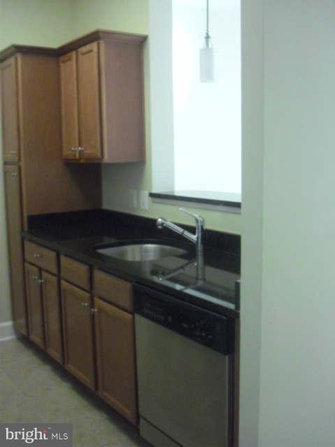 11800 Sunset Hills Road, Unit 117 Reston, VA 20190 - Photo 4 of 26 Kitchen
