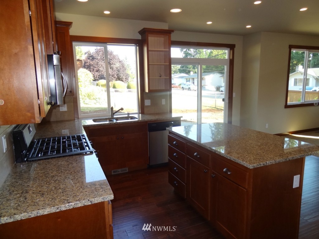 503 218th Street Southwest Bothell, WA 98021 - Photo 3 of 12
