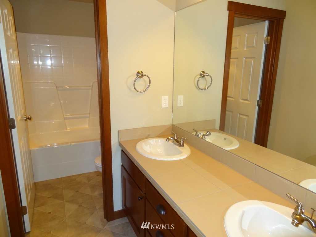 503 218th Street Southwest Bothell, WA 98021 - Photo 8 of 12