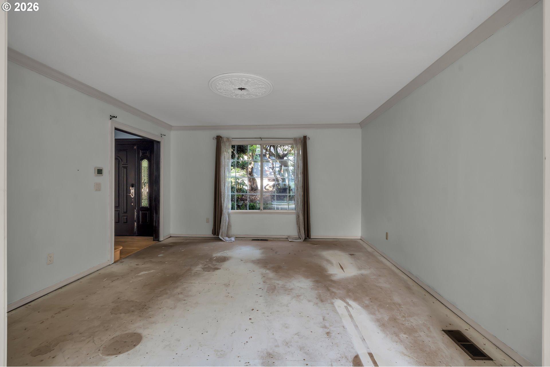 706 Southwest Colony Drive Portland, OR 97219 - Photo 8 of 48 Gallery Image 8