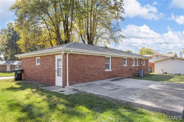 $200,000 | 45 Briarwood Drive, Belleville, IL 62223