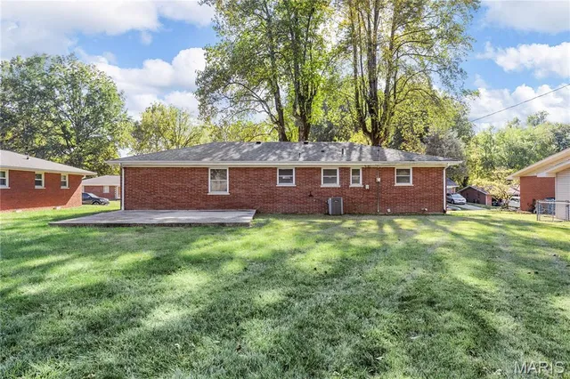 $200,000 | 45 Briarwood Drive, Belleville, IL 62223