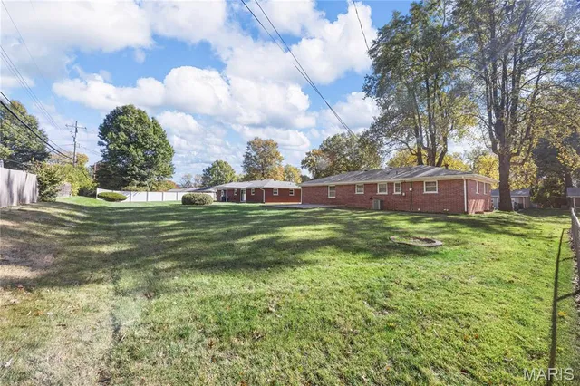 $200,000 | 45 Briarwood Drive, Belleville, IL 62223