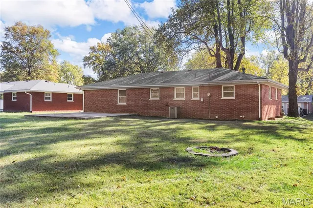 $200,000 | 45 Briarwood Drive, Belleville, IL 62223